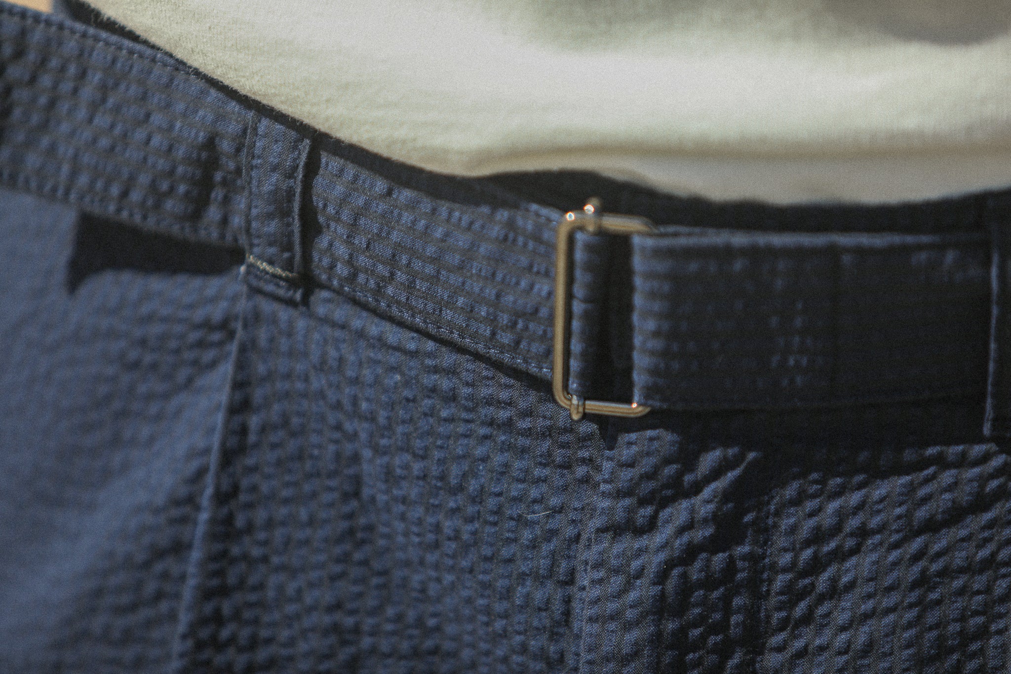 Chino Militaire Pince Simple Seersucker Navy